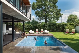 The house is oriented toward the expansive backyard, where the family spends 80 percent of its time. Alfredo’s wife Lorena, son Lorenzo, nieces Camila and Valentina, and Castillo’s daughter, Regina, hang out by the pool—the focal point of Transepto’s restrained landscape design. 