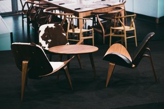 In the lounge area featuring Shell Chairs by Hans J. Wegner for Carl Hansen & Søn, we’ll be walking visitors through the platform and helping them sign up on the spot. The carpet tiles are provided by FLOR. 