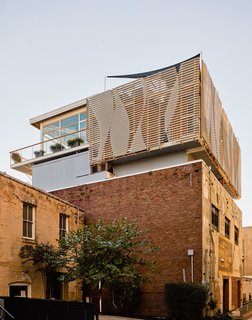 Web developer Rich Yessian involved local preservation groups early on to gain permission to unite a home, office, and outdoor area at an aged warehouse that predates the Civil War (according to Sanborn Maps).