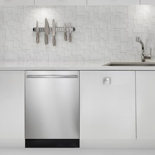 Bosch appliances' modern European look works flexibly in many kitchen types, from transitional to contemporary.