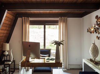 Damen, who is the chief technology officer for Jonathan Adler’s eponymous studio, filled the house with the designer’s work, like the Lucite-and-mappa-wood Bond desk and the Regent armchair in the shared office.