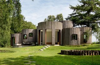 This Week's 10 Best Houses - Photo 3 of 10 - Via Dezeen, photo by Hausaufmoen