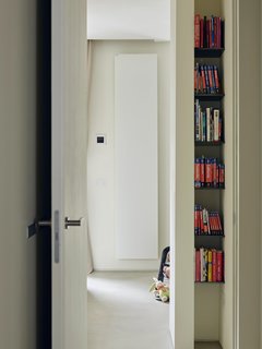 The designers sought to create an abundance of storage options—including narrow niches in the hallway, used to hold travel guides. As Di Stefano puts it: "When a client says, ‘I’ve filled allmy wardrobes and still have space left over,’ that means the mission is accomplished." 
