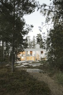 A Nest-Like Addition, Shape-Shifting Spaces, and More Make This Week's 10 Best Houses - Photo 2 of 9 - Via Architizer, photo by Mikael Olsson 