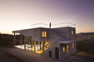 A Nest-Like Addition, Shape-Shifting Spaces, and More Make This Week's 10 Best Houses - Photo 4 of 9 - Via ArchDaily, photo by © Gabriel Castro