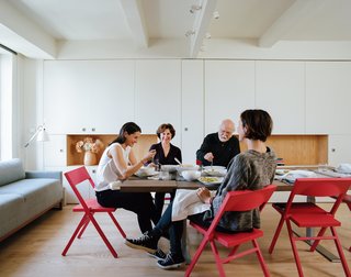 Among the Anderssons’ wishes for the micro-dwelling was the ability to host a Thanksgiving feast. Garneau’s solution delivers: Folding the pivot wall flush with the apartment’s perimeter opens up the space for entertaining a sizable group. 
