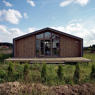 The pitched roof of Anna Gor’s house outside Nizhny Novgorod, Russia, is a signature of the DublDom modular system.