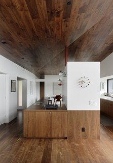 The adjacent volume houses the galley kitchen; the Ball clock is by George Nelson Associates.