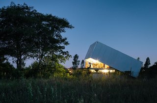 Shape-Shifting Architecture: 10 Buildings That Move or Change Form - Photo 9 of 24 -