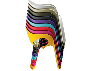Designed by Jerszy Seymour in 2004, Magis’ Easy Chair is made out of polypropylene with a fiberglass reinforcement.