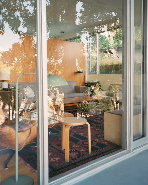 Circa-1940s documents that were filed with the Los Angeles Department of Building and Safety credit William H. Thomas, who was a very close friend of graphic designer Alvin Lustig, as the house’s “certified architect.” After extensive research conducted by the home’s previous owner, Andy Hackman, the house’s current owner, Andrew Romano, believes the structure was in fact Lustig’s own design. Photo of The Romano-Ferrer Residence modern home