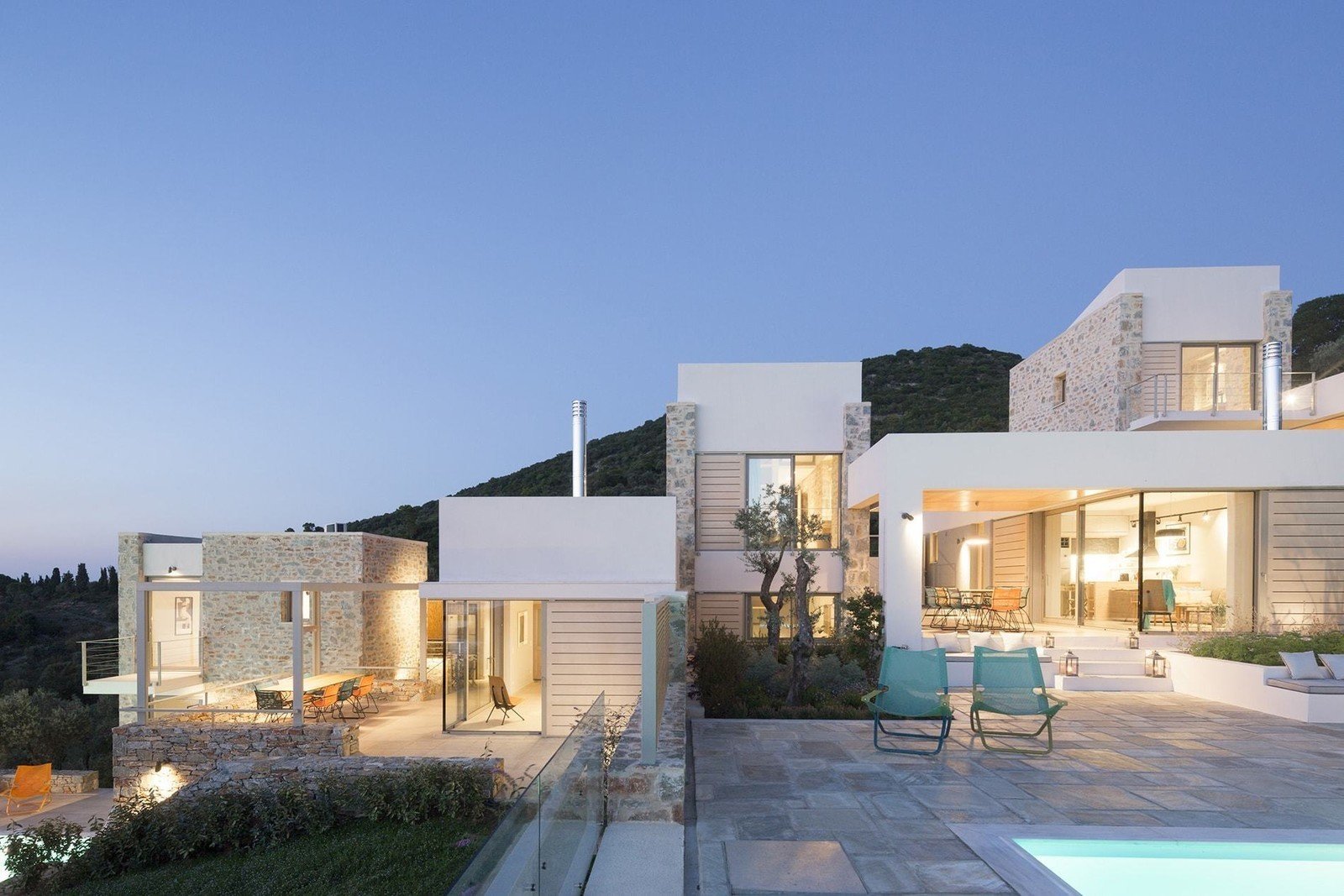 Designed by architect Nikitas Hatzimichalis, these villas are designed to work in harmony with the complex topography of a lush Greek island on the Aegean Sea. It effectively highlights views of the Skiathos beaches and coast of Pelion. Each villa has its own swimming pool that overlooks the sea, and is ensconced by green verandas for added privacy.