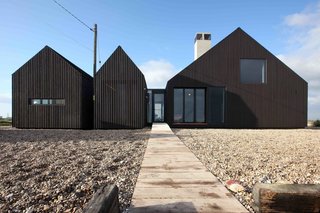6 British Vacation Homes You Can Stay in That Were Designed by Renowned Architects - Photo 9 of 12 -