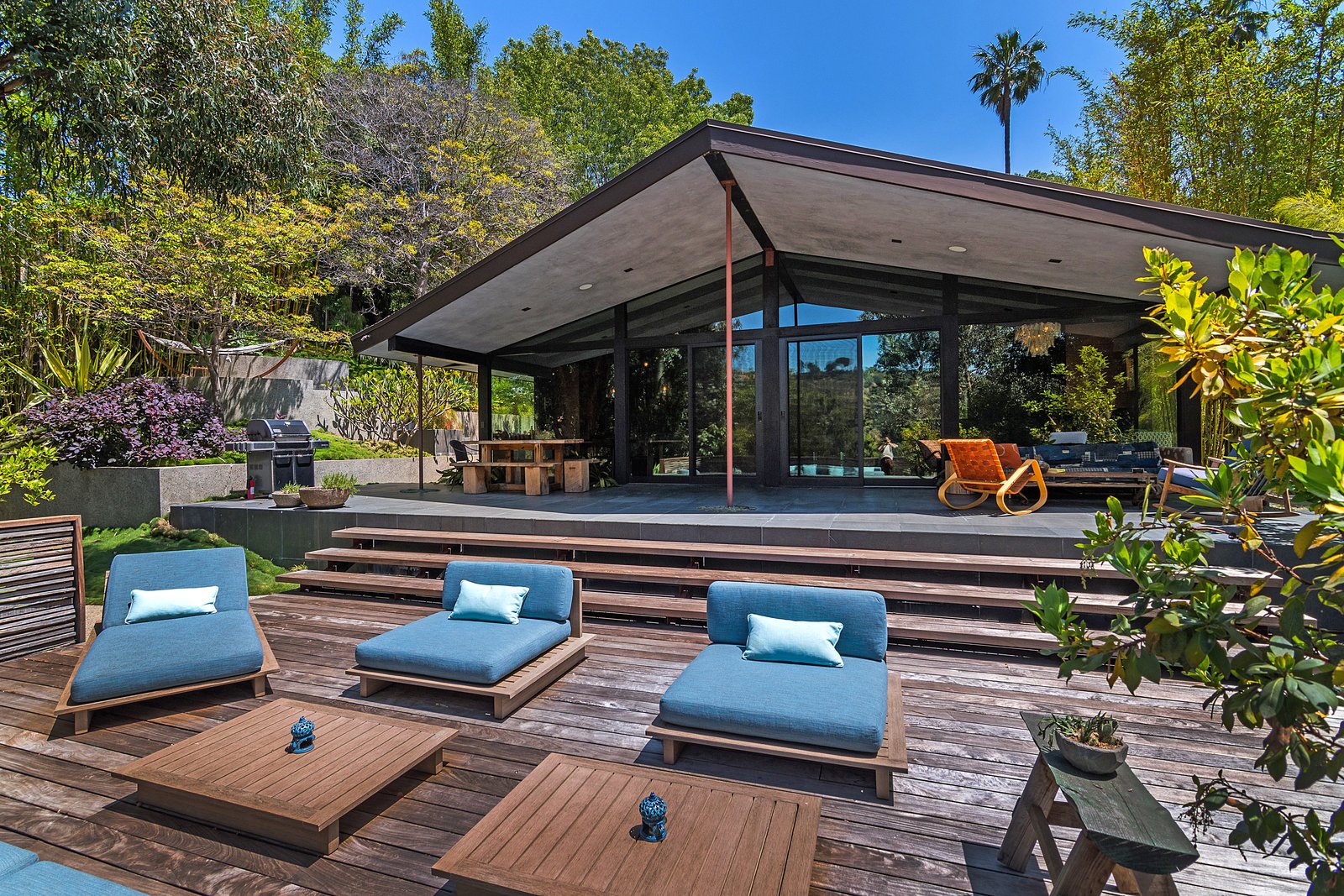 Photo 13 of 14 in John Legend and Chrissy Teigen's Former Midcentury