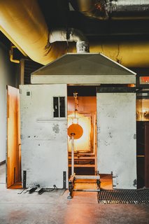 Master Glassmaker Simon Pearce's Sustainable Factory in Vermont - Photo 6 of 16 -
