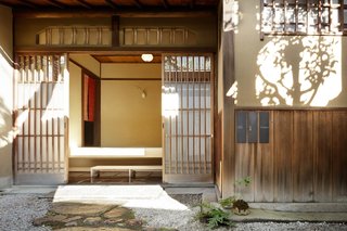 A Minimalist Townhouse Provides Serene Accommodations in Historic Kyoto - Photo 3 of 12 -