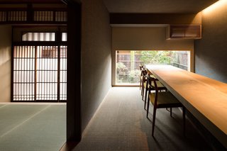 A Minimalist Townhouse Provides Serene Accommodations in Historic Kyoto - Photo 9 of 12 -