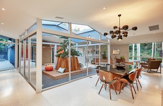A Hexagonal Midcentury Residence in Southern California Offered at $3.3M - Photo 4 of 9 -