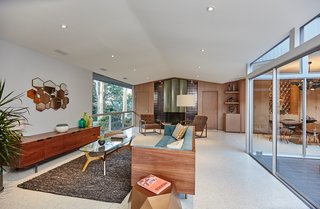 A Hexagonal Midcentury Residence in Southern California Offered at $3.3M - Photo 2 of 9 -