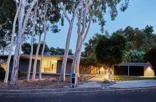 A Hexagonal Midcentury Residence in Southern California Offered at $3.3M - Photo 1 of 9 -