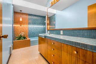 A Waterfront Washington Home Designed by a Renowned Spokane Architect Is Listed For $675K - Photo 9 of 10 -