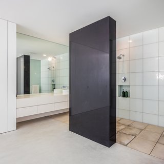 The Conversation Pit Makes a Much-Appreciated Comeback at an Ultramodern Home in Cupertino - Photo 7 of 9 - The master suite features a monolithic wall of quartz to separate the shower from the rest of the room.