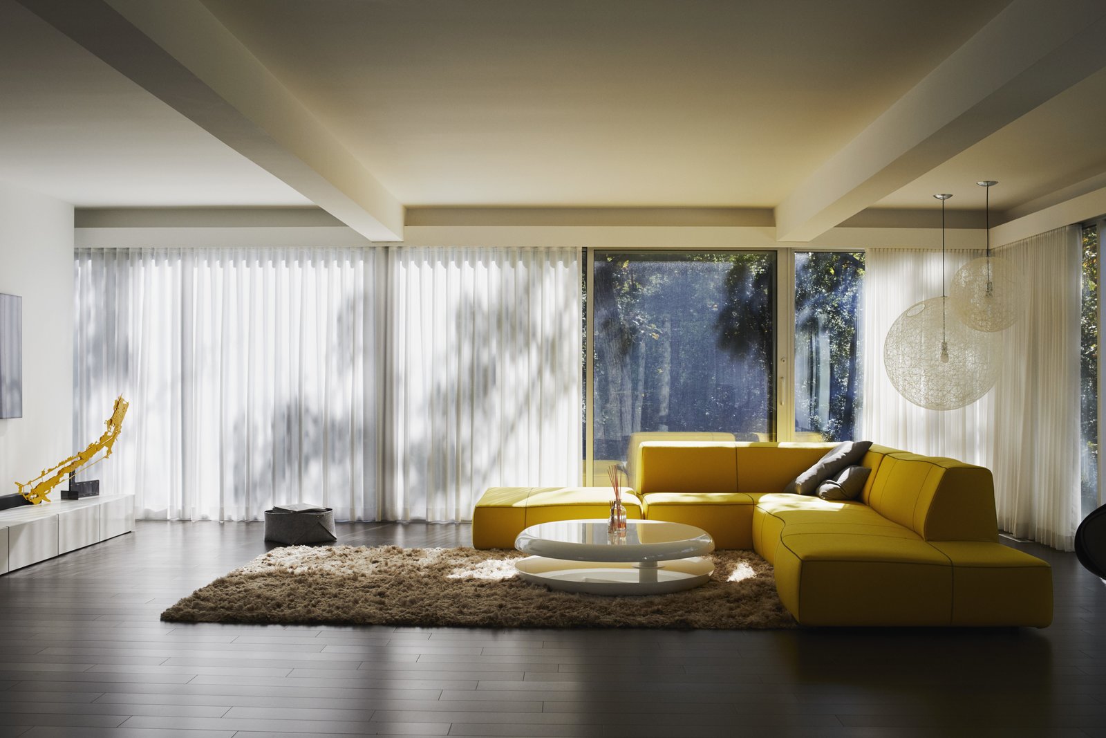 In keeping with Viks’s design, the living room remains on the second floor. A bright yellow artwork by Ken’ichiro Taniguchi complements the Bend Sofa by Patricia Urquiola for B&B Italia. The Random pendant lights are by Bertjan Pot for Moooi, the Yo-Yo coffee table is by Emanuele Zenere, and the Maltino Rug is by Linie Design. The hardwood flooring is from the Admiration line by Mirage.