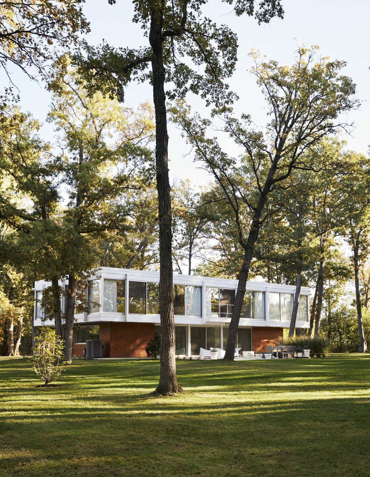 “It was great to work from the plans of someone who was a part of the history of architecture,” says Drapszo.