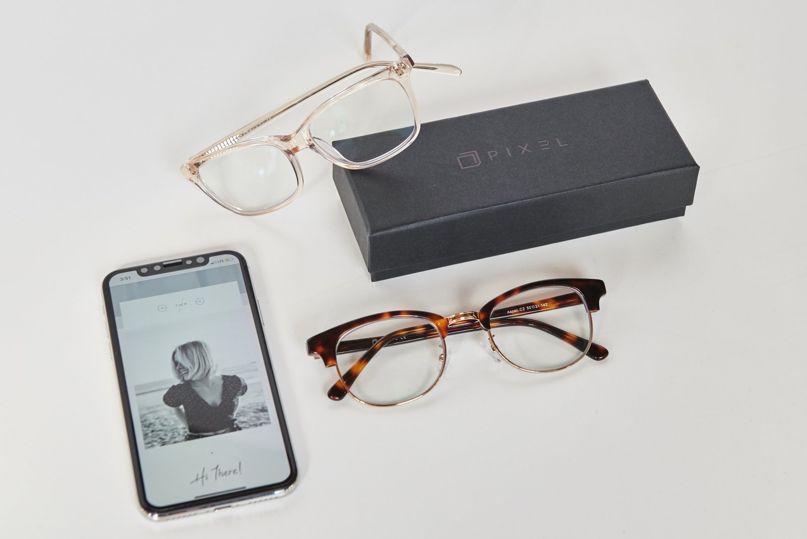 Thanks to the use of cutting-edge lens technology, these glasses have been designed to filter out blue light that is emitted by digital devices.