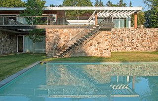 From Bauhaus Student to Brutalist Supreme: Highlights by Marcel Breuer - Photo 7 of 9 - The Gagarin House I in Litchfield, Connecticut, is home to a family of six, and features ample space for private or public gathering—including over 3,000 square feet of exterior terraces. (1955-1957)