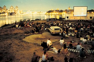 The Evolution of an Urban Wasteland: Socrates Sculpture Park at 30 - Photo 3 of 8 - An outdoor cinema night in 1999.
