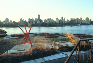 The Evolution of an Urban Wasteland: Socrates Sculpture Park at 30 - Photo 5 of 8 - The park, pictured here in 1986, has a direct view of the Manhattan skyline.
