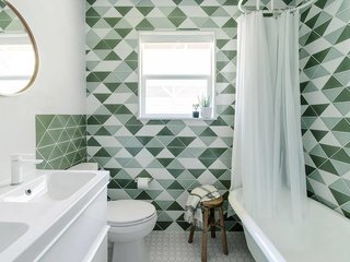 After completing the renovation of his home in Austin, Texas, photographer and designer Chase Daniel shared the final result of his bathroom. He covered the walls with triangle tiles from Fireclay Tile in the shades of Rosemary, Salton Sea, and Frost.