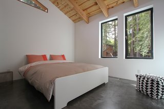 The three bedrooms are clean and minimal—only filled with what one would need for a weekend getaway. The overhead pine beams and the clerestory window act as constant reminders of the surrounding nature. 