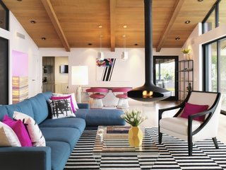 When the tours pick back up on Saturday, June 25th, we’ll be sharing houses throughout Los Angeles’ East Side and the Hollywood Hills. One of the stops will include the Black House in Studio City, which was originally built in 1978 and renovated in 2014 by Scott Harris of AH2 Construction. The interior includes an original high-beamed pitched wood ceiling with a floating fireplace by CF + D Custom Fireplace Design. 