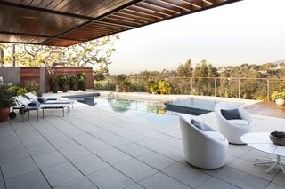 Adelaide Place is run by a LEED Gold-level environmental program that includes the use of recycled materials and a solar power system. Each of the levels integrate open indoor/outdoor spaces, including the pool deck that’s partly shaded by a dramatic overhang. 