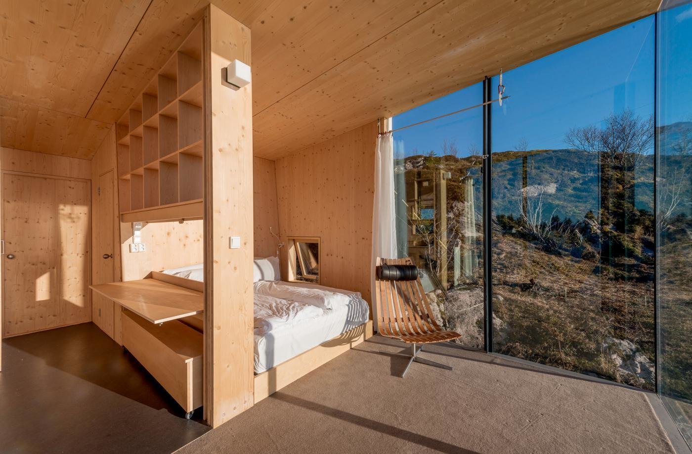 Each hut consists of two bedrooms with double beds, a small alcove, bathroom, shower, and small kitchen. Stinessen made sure to provide enough built-in storage for visitors, while also keeping the surfaces natural and raw.