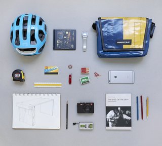 Click into this photo to see each of Jon's<span> <a href="/discover/everydaycarry" target="_blank">#everydaycarry</a></span> items annotated, and feel free to add your own thoughts.