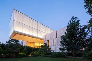 Philadelphia's "Gallery in a Garden" - Photo 2 of 3 - Tod Williams Billie Tsien Architects (TWBTA) built a cantilevered rectangular box that hovers over a courtyard. The new site is known as the "Gallery in a Garden."