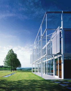 A Thomas Phifer-Designed Glass-and-Steel Masterpiece For Sale - Photo 2 of 14 - Phifer designed screens made out of aluminum mesh filters that pivot in order to control sunlight intake throughout the day.
