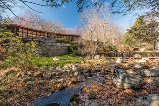 Similar to his Falling Waters masterpiece, Tirranna was built on water and next to a waterfall. In fact, the word itself comes from an Aboriginal word meaning "running waters."