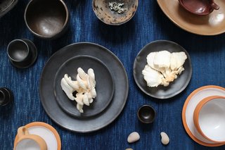 Caravana Americana Showcases the Passion of Latin America’s Design Community - Photo 12 of 15 - Colectivo 1050° works with artisans based in San Bartolo Coyotepec, a town at the center of Oaxaca that's known for working with black clay. 