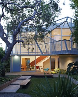 A Perforated Screen Brings Privacy and Natural Light to This Bold Venice Home - Photo 2 of 9 -