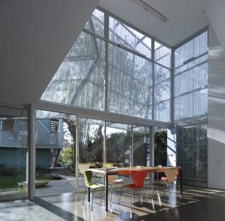 A Perforated Screen Brings Privacy and Natural Light to This Bold Venice Home - Photo 7 of 9 -