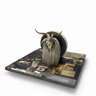 Robert Rauschenberg At Tate Modern In London - Photo 2 of 4 - Monogram 1955-59 – Combine: oil, paper, fabric, printed reproductions, metal, wood, rubber shoe-heel, and tennis ball on two conjoined canvases with oil on taxidermied Angora goat with brass plaque and rubber tire on wood platform mounted on four casters.