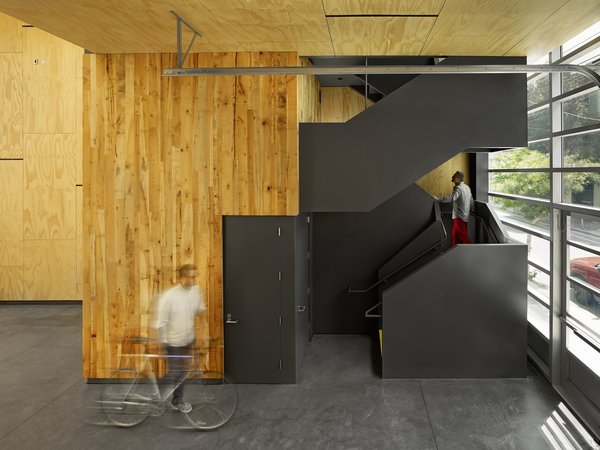 The core consolidates all the functions of mechanical room, wet-lab, shop sink, caterer’s kitchen and bathrooms, all accessed by an articulated and segmented corkscrew stair that visually merges with its surface and passageways.
#staircase #stairs #twistedstairs #sculpturalstairs #interior #interiorarchitecture #interstice #sanfrancisco #intersticearchitects #corkscrewstair #workshop #cesarrubio #cesarrubiophotography Photo 12 of Minna Street DREAM:shop modern home
