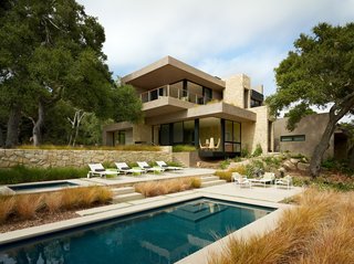 Take a Plunge Into These Enticing Modern Pools - Photo 4 of 12 -