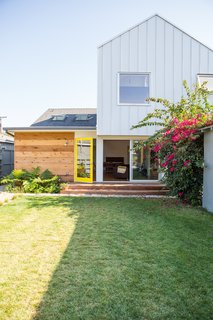 Color Me Mad! - Photo 29 of 31 - #HouseinVenice<span> <a href="/discover/remodel" rel="noopener noreferrer" target="_blank">#remodel</a></span><span> <a href="/discover/expansion" rel="noopener noreferrer" target="_blank">#expansion</a></span><span> <a href="/discover/renovation" rel="noopener noreferrer" target="_blank">#renovation</a></span><span> <a href="/discover/open" rel="noopener noreferrer" target="_blank">#open</a></span><span> <a href="/discover/modern" rel="noopener noreferrer" target="_blank">#modern</a></span><span> <a href="/discover/light" rel="noopener noreferrer" target="_blank">#light</a></span><span> <a href="/discover/levels" rel="noopener noreferrer" target="_blank">#levels</a></span><span> <a href="/discover/color" rel="noopener noreferrer" target="_blank">#color</a></span><span> <a href="/discover/exterior" rel="noopener noreferrer" target="_blank">#exterior</a></span><span> <a href="/discover/outside" rel="noopener noreferrer" target="_blank">#outside</a></span><span> <a href="/discover/backyard" rel="noopener noreferrer" target="_blank">#backyard</a></span> #2013<span> <a href="/discover/Venice" rel="noopener noreferrer" target="_blank">#Venice</a></span><span> <a href="/discover/California" rel="noopener noreferrer" target="_blank">#California</a></span><span> <a href="/discover/BarbaraBestor" rel="noopener noreferrer" target="_blank">#BarbaraBestor</a></span>