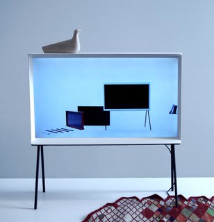 Samsung Serif: A Midcentury Modern Television - Photo 4 of 12 -