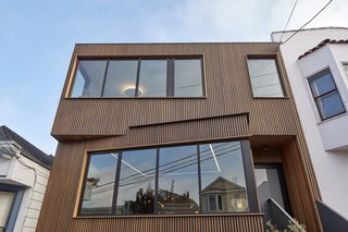 This new four-level house on a steep street in San Francisco’s Noe Valley neighborhood is designed to respond to opportunities presented by its site. These include the possibilities of a walkout rear yard and distant views in a downhill direction to the east and north. 